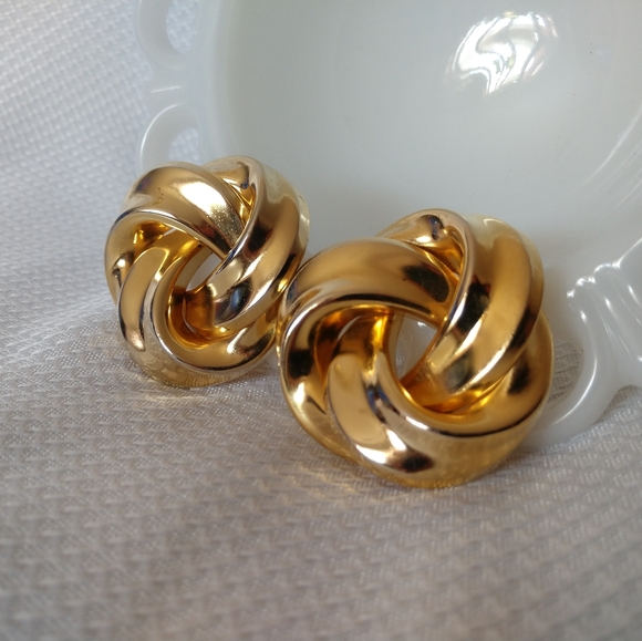 Vintage 80s Gold Tone Love Knot Earrings, Gaudy & Glorious, Retro & Wonderful, C - Picture 1 of 7